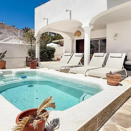House With Pool And Rooftop Terrace Rems